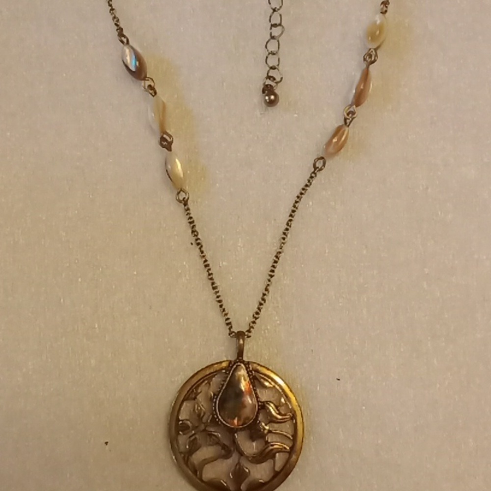 Gold Tone Necklace #732